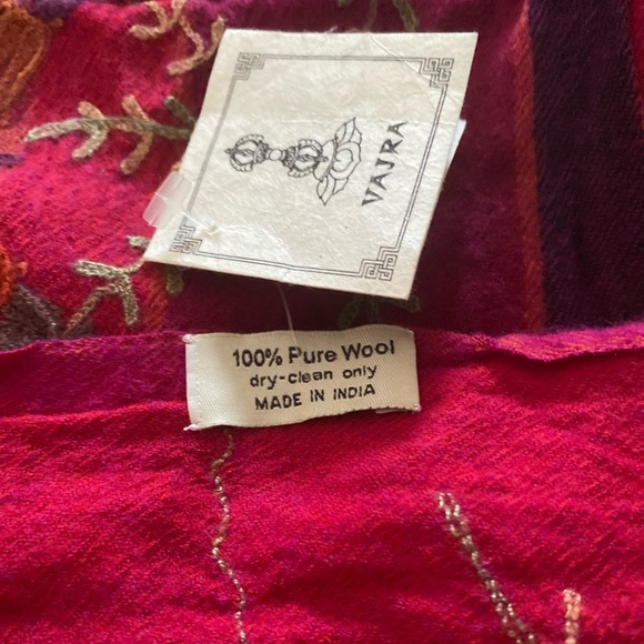 Tibetan wool large scarf. Reds, pinks, oranges. Never worn - Picture 3 of 8